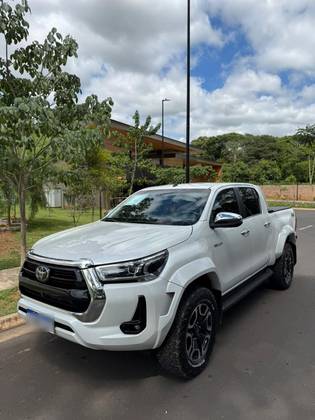 TOYOTA HILUX 2.8 D-4D TURBO DIESEL CD SRX PLUS 4X4 AUTOMÁTICO TOYOTA HILUX 2.8 D-4D TURBO DIESEL CD SRX PLUS 4X4 AUTOMÁTICO